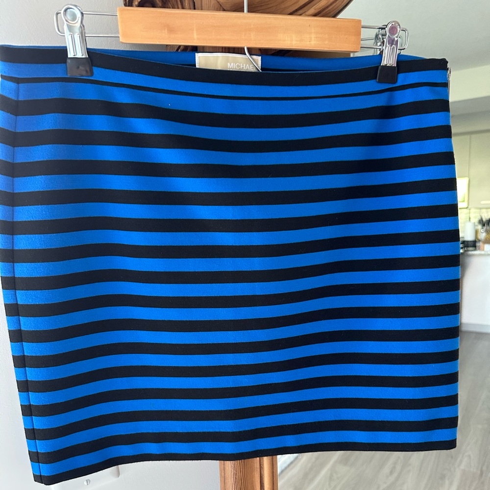 Michael Kors skirt with side zipper. Black and royal blue striped mini skirt.